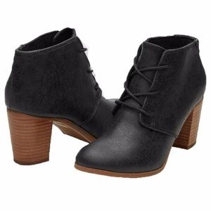 TOMS LACE UP BOOTS